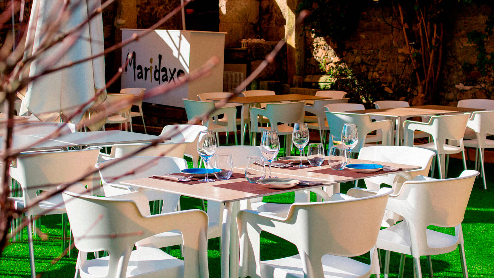 terraza interior restaurante Maridaxe Cangas